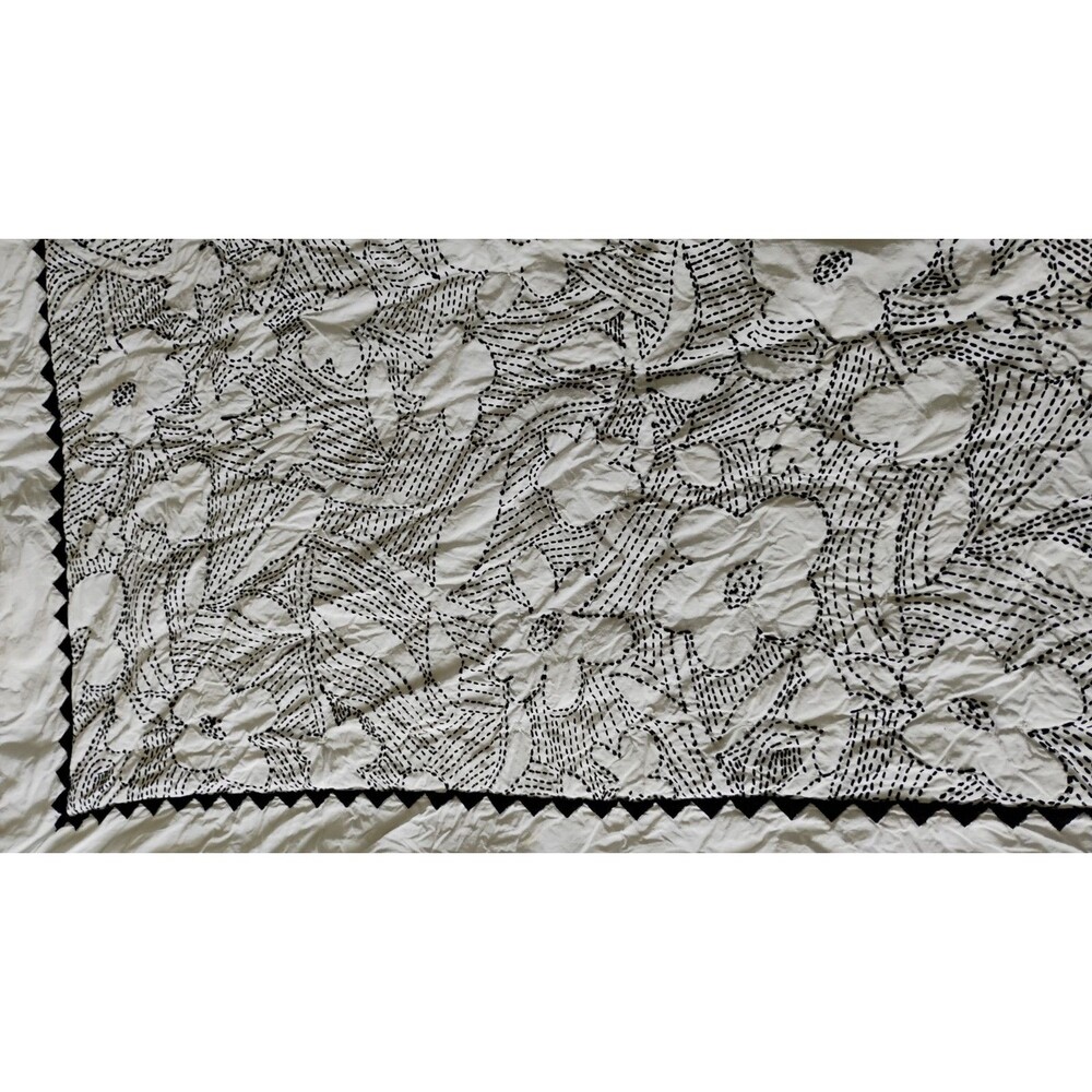 John Robshaw Baby Toddler Suhavi Crib Quilt Blk White Floral Organic Cotton EUC - Picture 7 of 11
